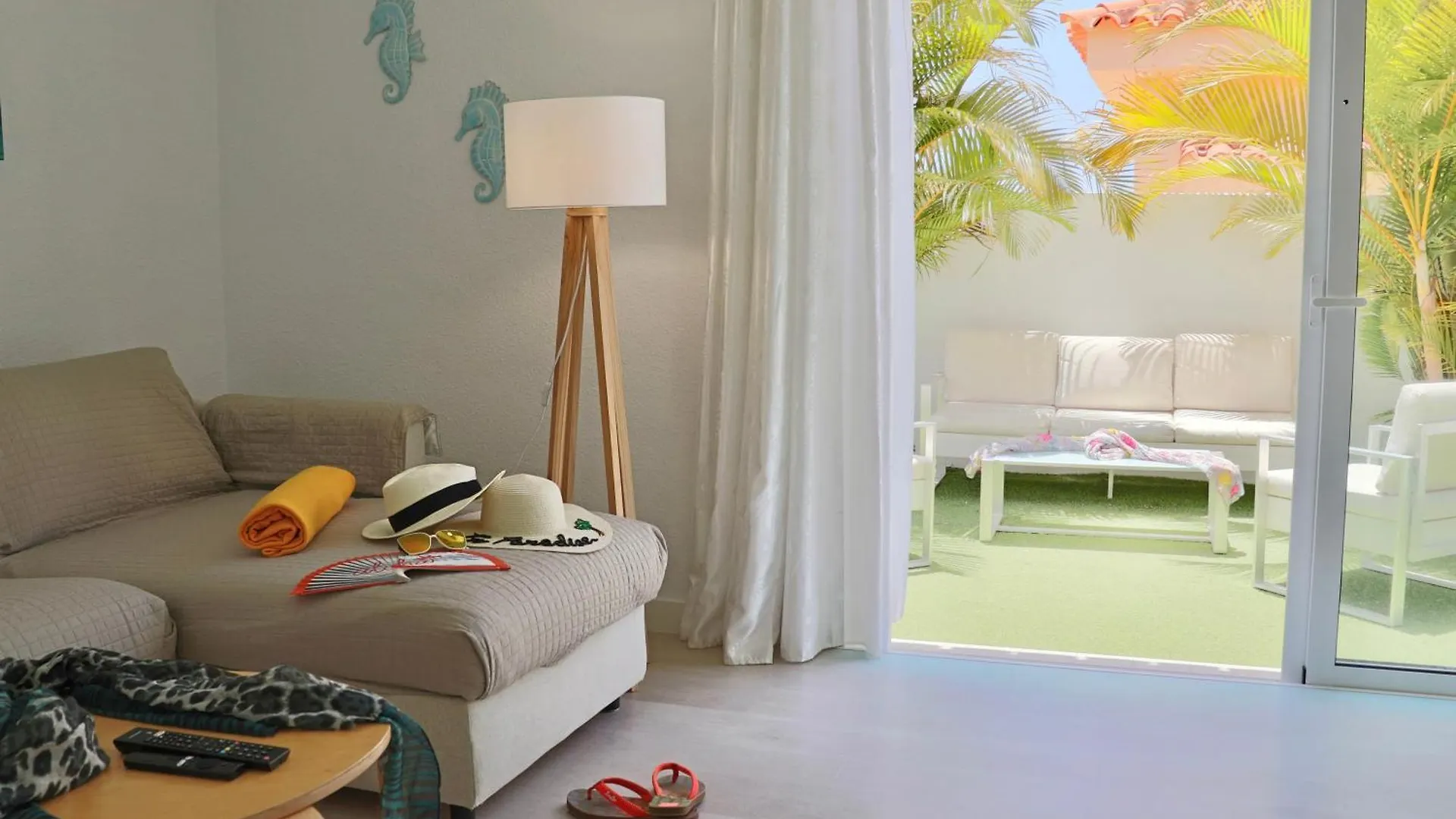 Contacten van Villa Renata
